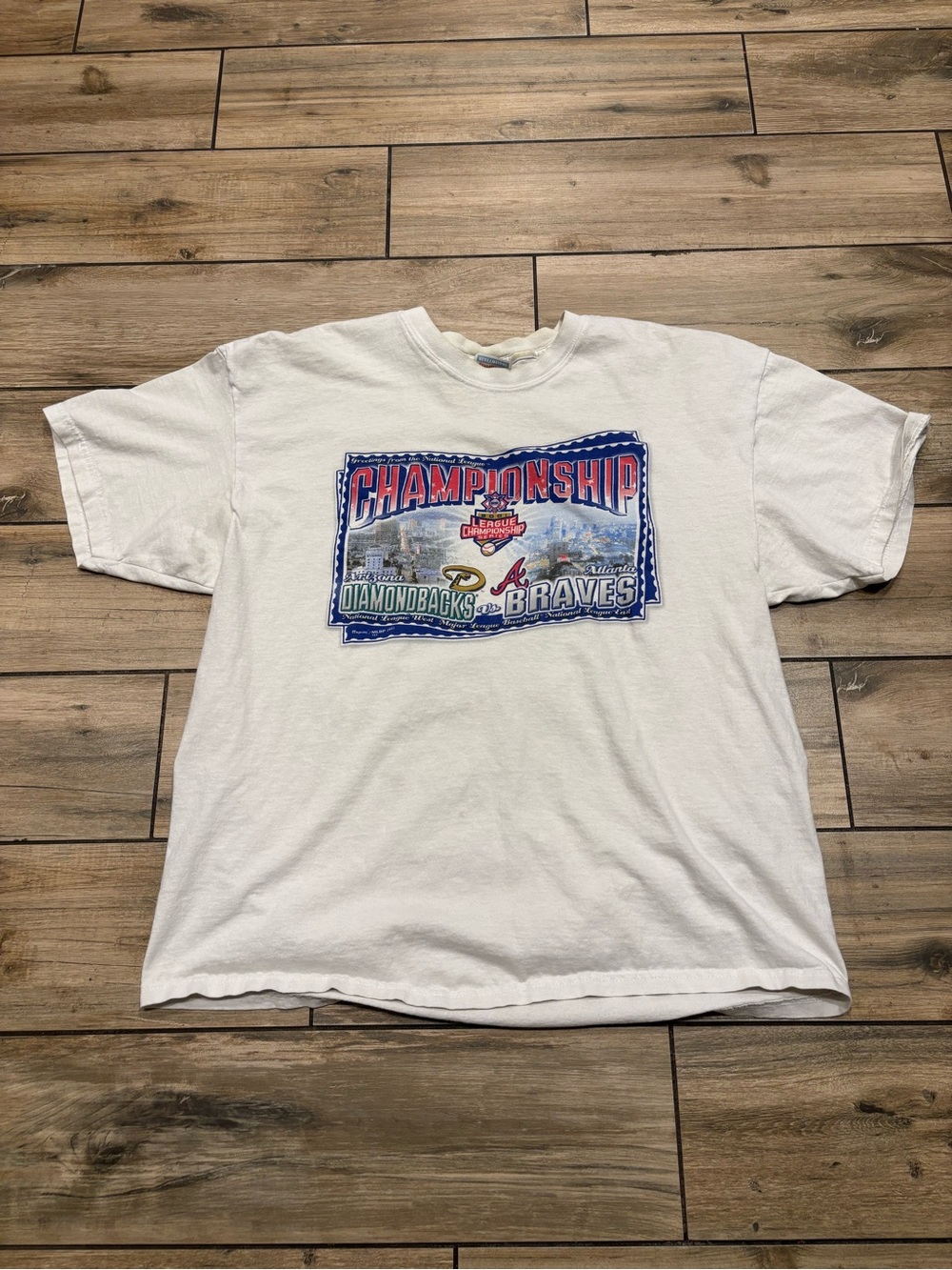 Vintage 2001 Arizona Diamondbacks vs Braves NLCS Championship Graphic Tee XL⁠